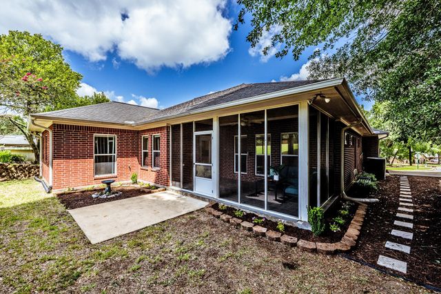 501 Cherry Hills Drive, Huntsville, TX 77340
