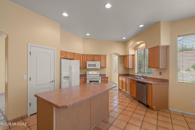 11697 N Quandry Drive, Tucson, AZ 85737