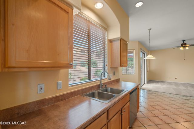 11697 N Quandry Drive, Tucson, AZ 85737