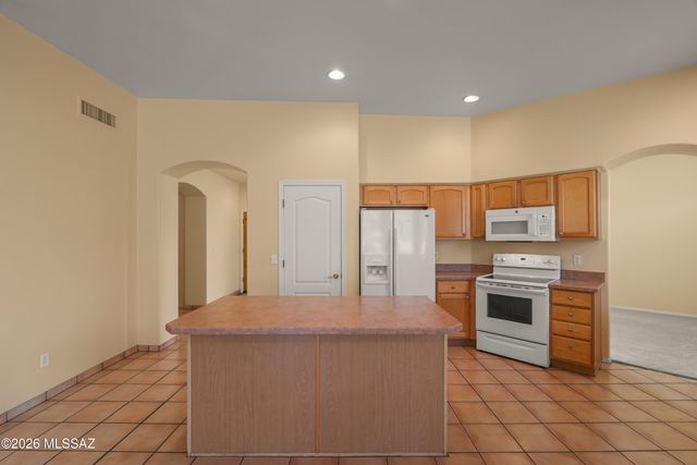 11697 N Quandry Drive, Tucson, AZ 85737
