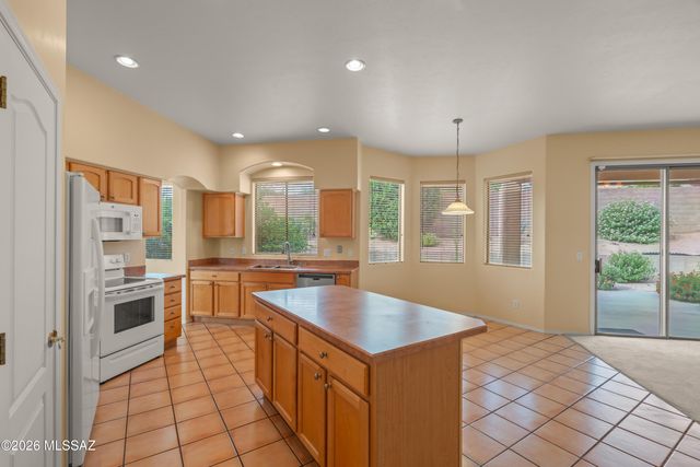 11697 N Quandry Drive, Tucson, AZ 85737