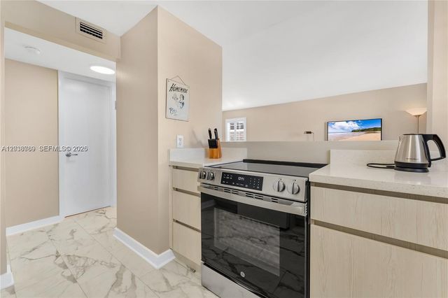 1418 Collins Avenue 504, Miami Beach, FL 33139