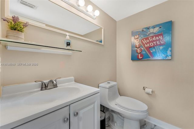 1418 Collins Avenue 504, Miami Beach, FL 33139