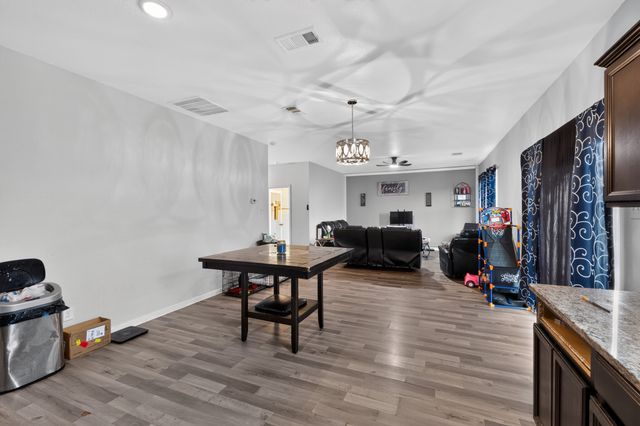 432 Glen Meadow Drive, Glenn Heights, TX 75154
