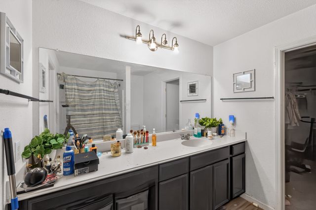 432 Glen Meadow Drive, Glenn Heights, TX 75154