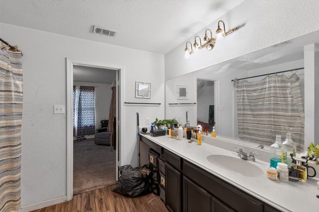 432 Glen Meadow Drive, Glenn Heights, TX 75154