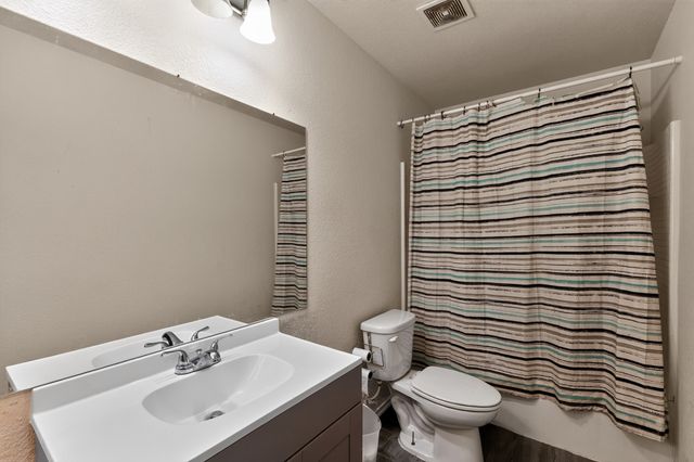 432 Glen Meadow Drive, Glenn Heights, TX 75154
