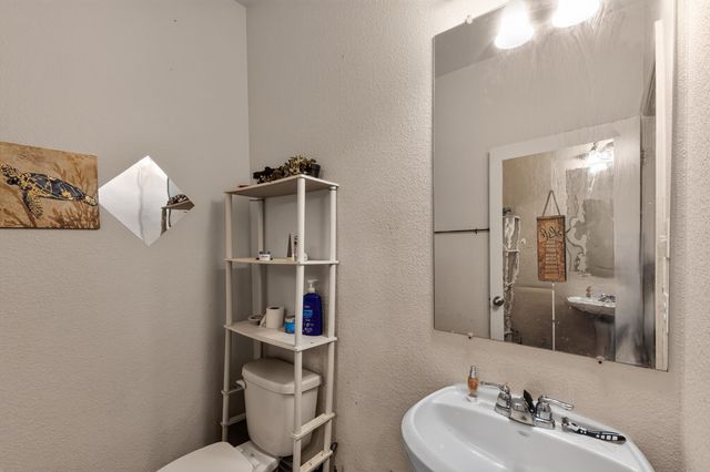 432 Glen Meadow Drive, Glenn Heights, TX 75154