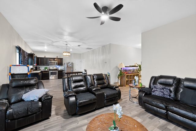 432 Glen Meadow Drive, Glenn Heights, TX 75154