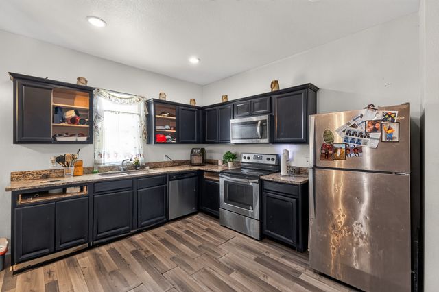 432 Glen Meadow Drive, Glenn Heights, TX 75154