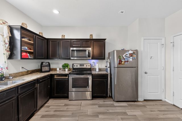 432 Glen Meadow Drive, Glenn Heights, TX 75154