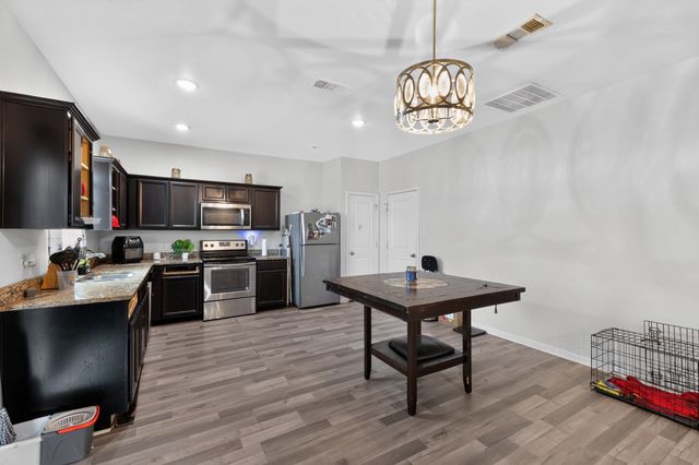 432 Glen Meadow Drive, Glenn Heights, TX 75154