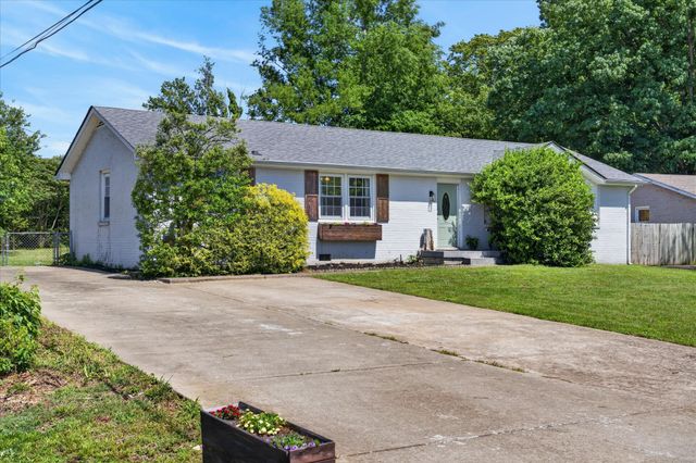2706 W Copeland Ct, Clarksville, TN 37042