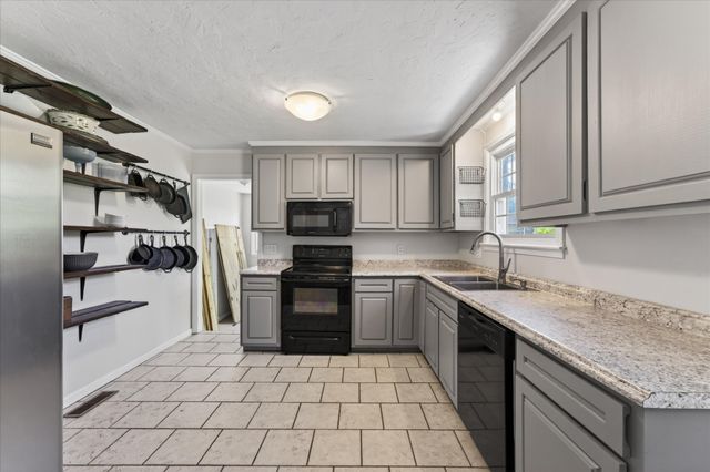 2706 W Copeland Ct, Clarksville, TN 37042