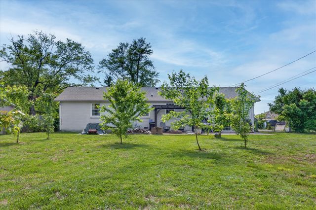 2706 W Copeland Ct, Clarksville, TN 37042