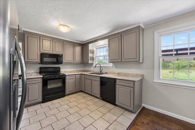 2706 W Copeland Ct, Clarksville, TN 37042
