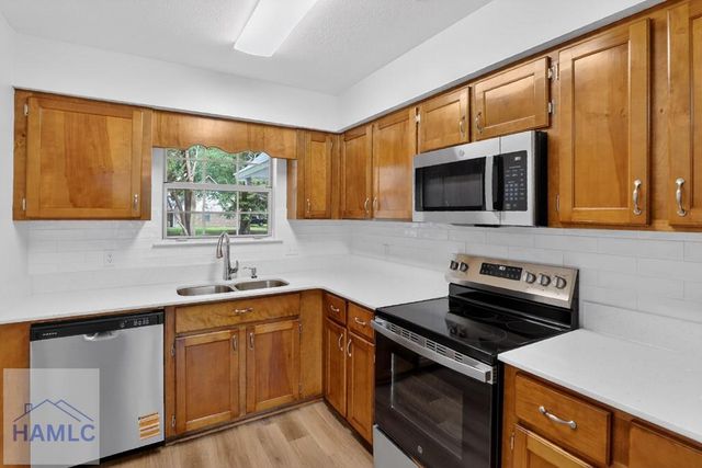 514 Creekview Drive, Hinesville, GA 31313