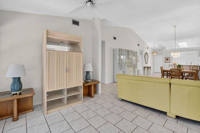 10546 Beach Palm Court B, Boynton Beach, FL 33437