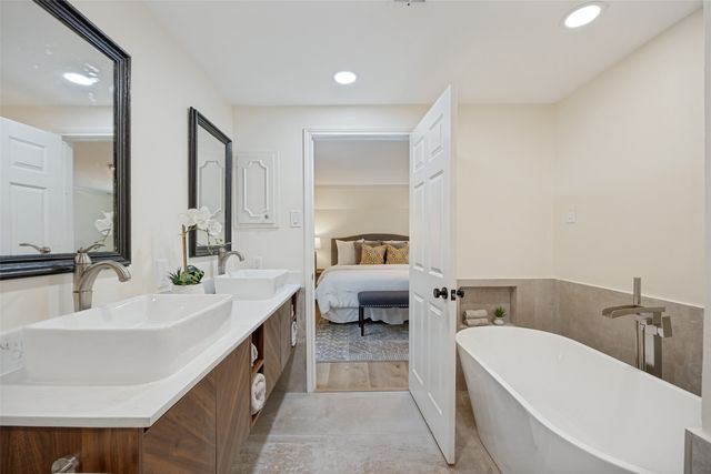 7142 Lakehurst Avenue, Dallas, TX 75230