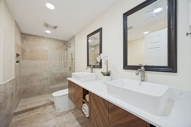 7142 Lakehurst Avenue, Dallas, TX 75230
