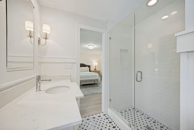 7142 Lakehurst Avenue, Dallas, TX 75230