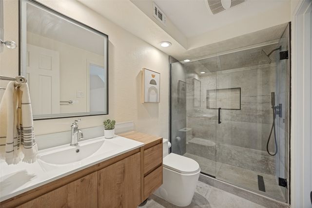 7142 Lakehurst Avenue, Dallas, TX 75230