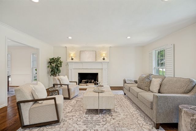 7142 Lakehurst Avenue, Dallas, TX 75230