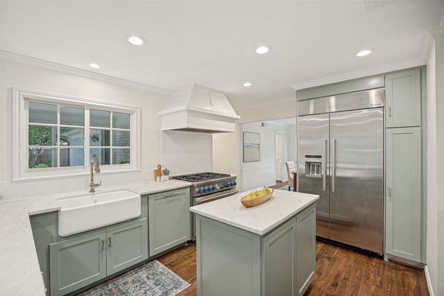 7142 Lakehurst Avenue, Dallas, TX 75230