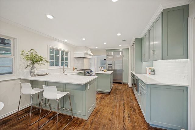 7142 Lakehurst Avenue, Dallas, TX 75230