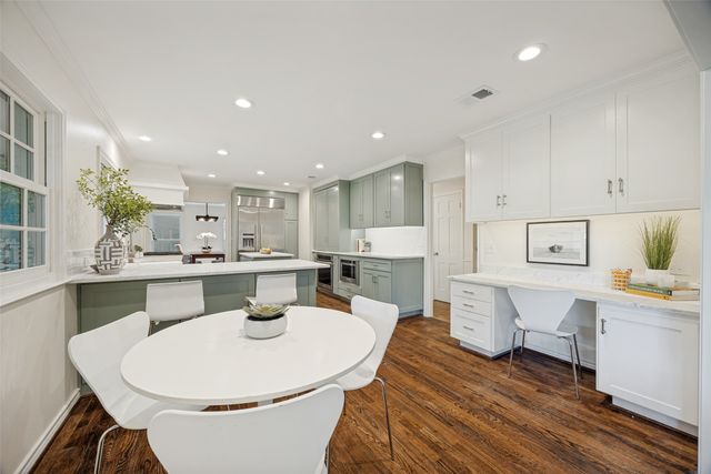 7142 Lakehurst Avenue, Dallas, TX 75230