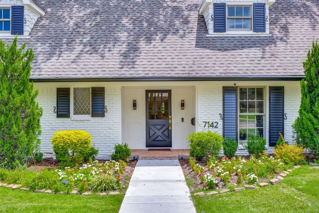 7142 Lakehurst Avenue, Dallas, TX 75230