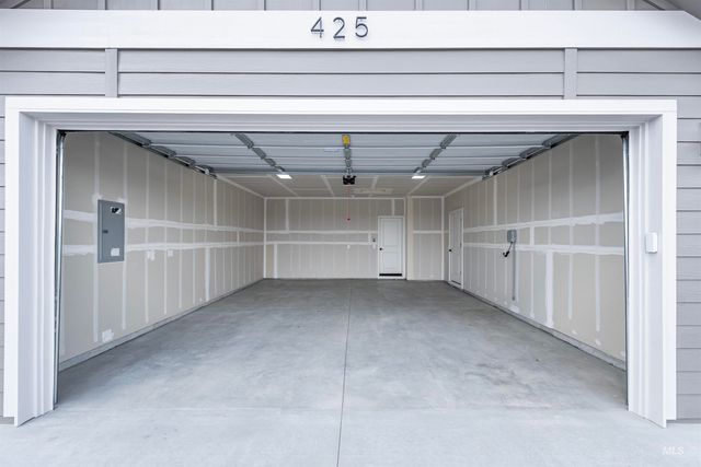 425 E Chevy Dr., Boise, ID 83716