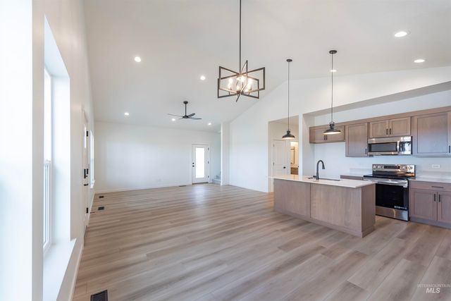 425 E Chevy Dr., Boise, ID 83716
