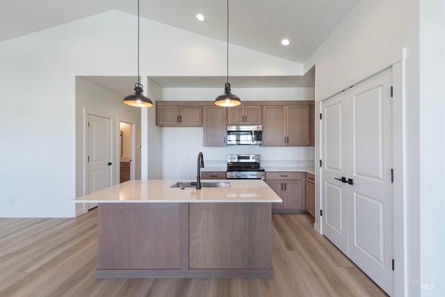 425 E Chevy Dr., Boise, ID 83716