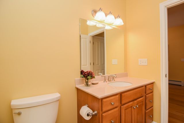 5 Village Ln 5, Methuen, MA 01844