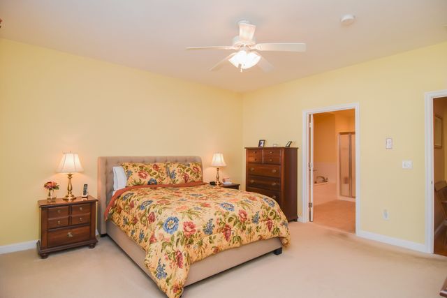 5 Village Ln 5, Methuen, MA 01844