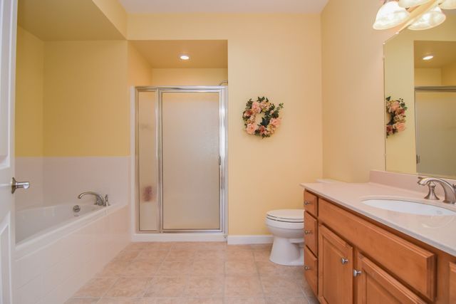 5 Village Ln 5, Methuen, MA 01844