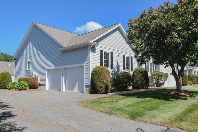 5 Village Ln 5, Methuen, MA 01844