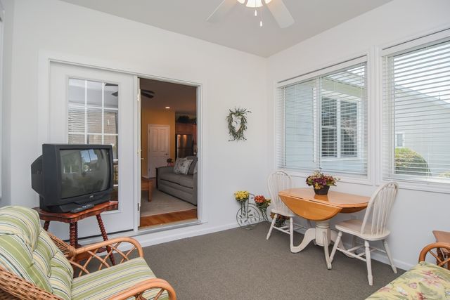 5 Village Ln 5, Methuen, MA 01844