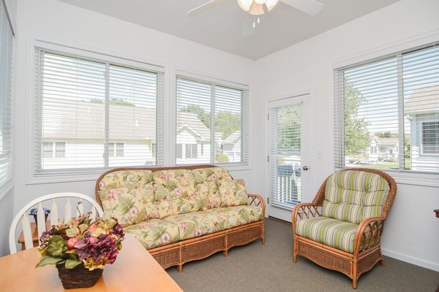 5 Village Ln 5, Methuen, MA 01844