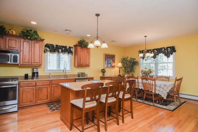 5 Village Ln 5, Methuen, MA 01844
