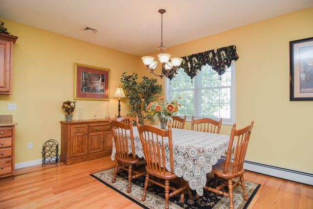 5 Village Ln 5, Methuen, MA 01844