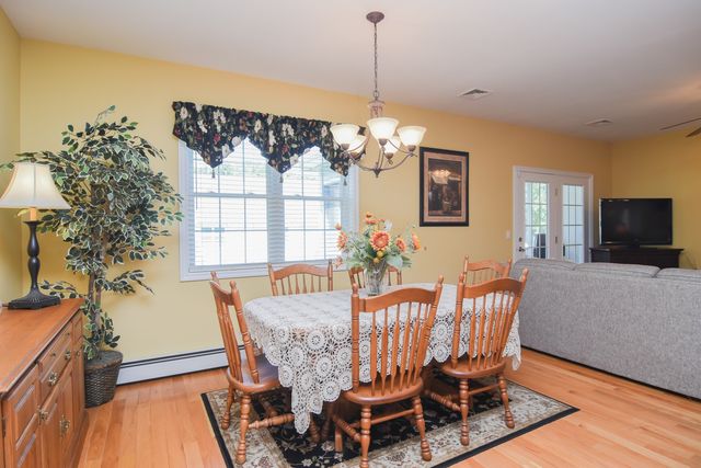 5 Village Ln 5, Methuen, MA 01844