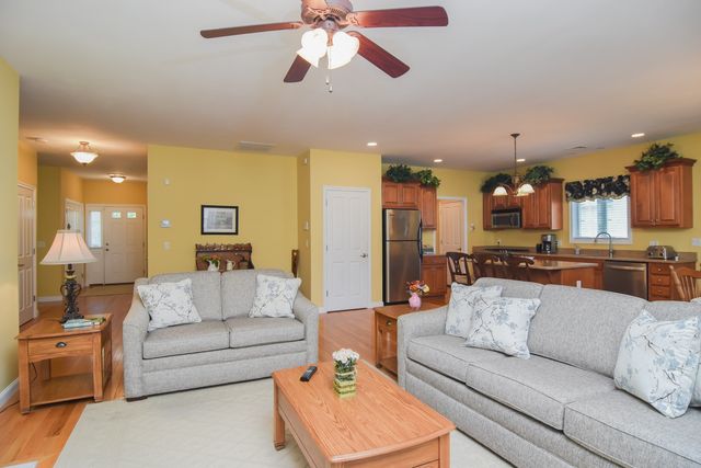 5 Village Ln 5, Methuen, MA 01844