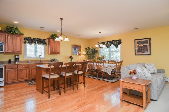 5 Village Ln 5, Methuen, MA 01844
