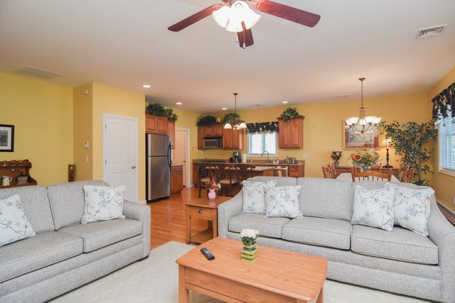 5 Village Ln 5, Methuen, MA 01844