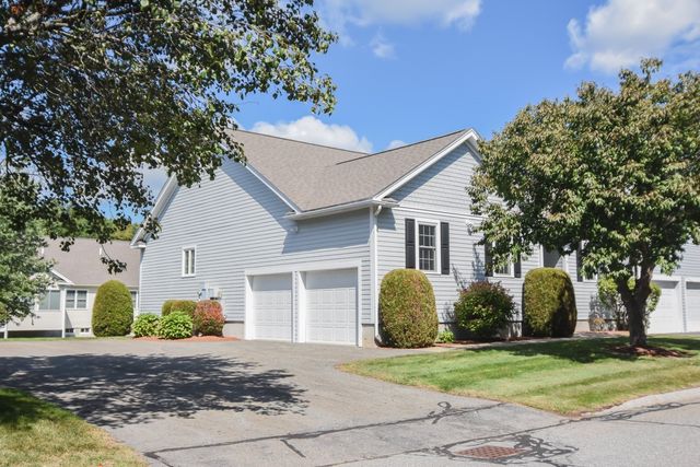 5 Village Ln 5, Methuen, MA 01844