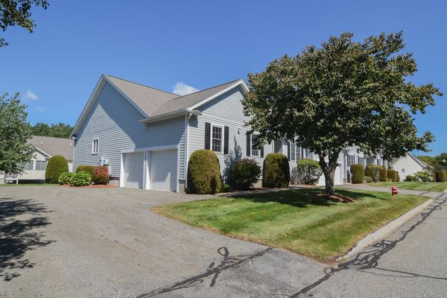 5 Village Ln 5, Methuen, MA 01844