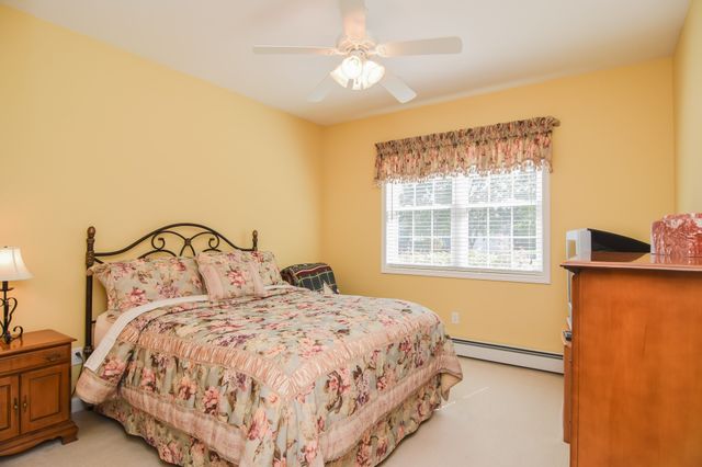 5 Village Ln 5, Methuen, MA 01844