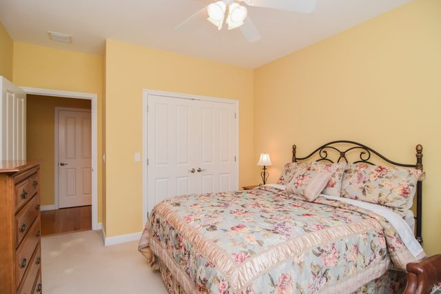 5 Village Ln 5, Methuen, MA 01844